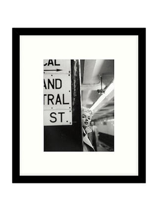 Getty Images Gallery - Marilyn In Central Station Framed Print, 49 x 57cm