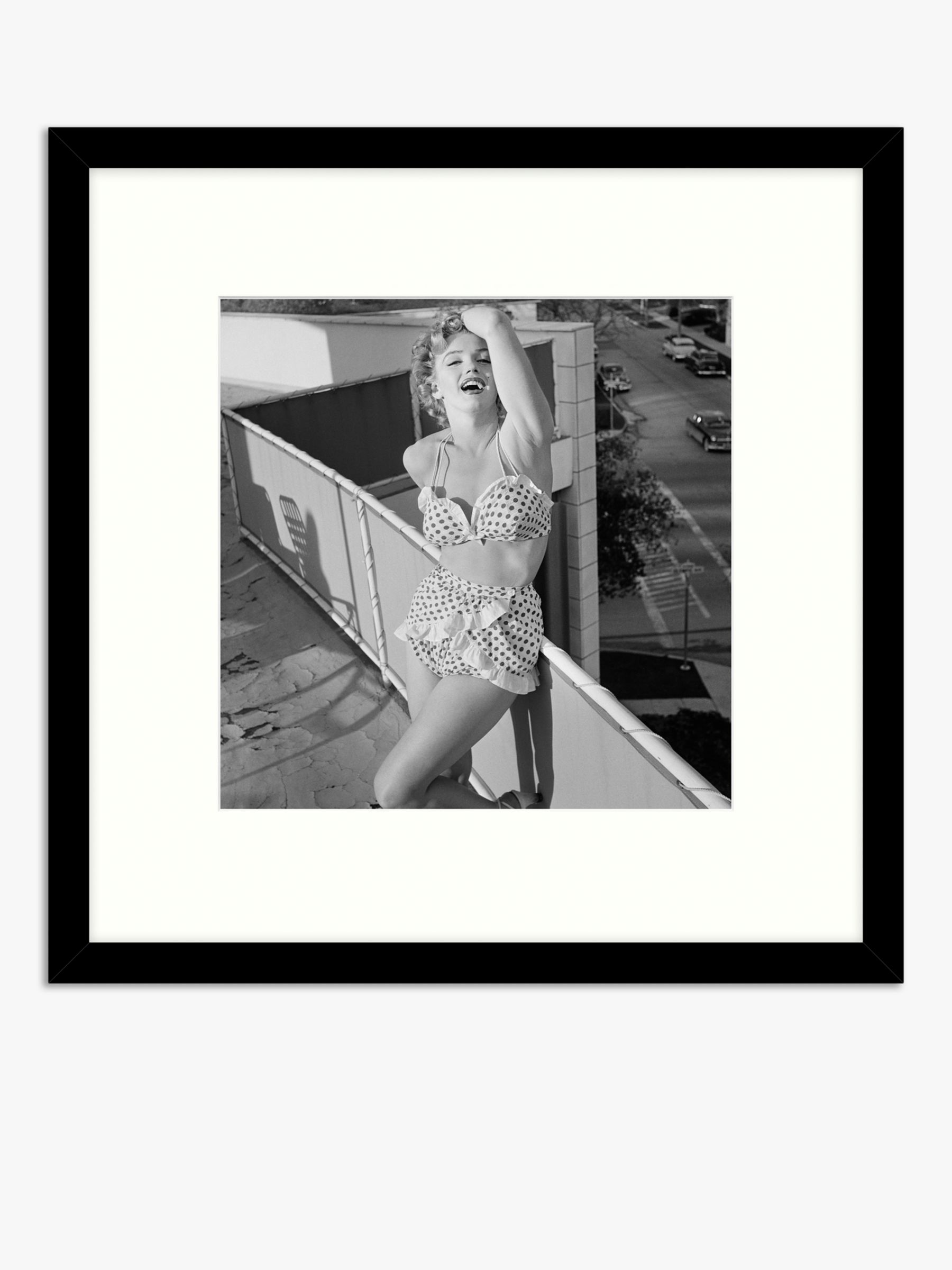 Getty Images Gallery - Marilyn Monroe In Bikini Wood Framed Print & Mount, 59.5 x 59.5cm