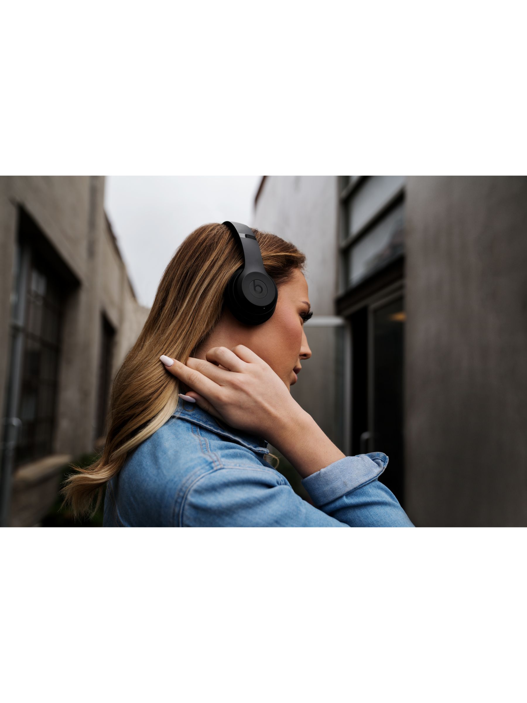 beats wireless headphones in ear