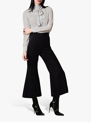 Vogue Women's Flared Trousers Sewing Pattern, 1640, A5
