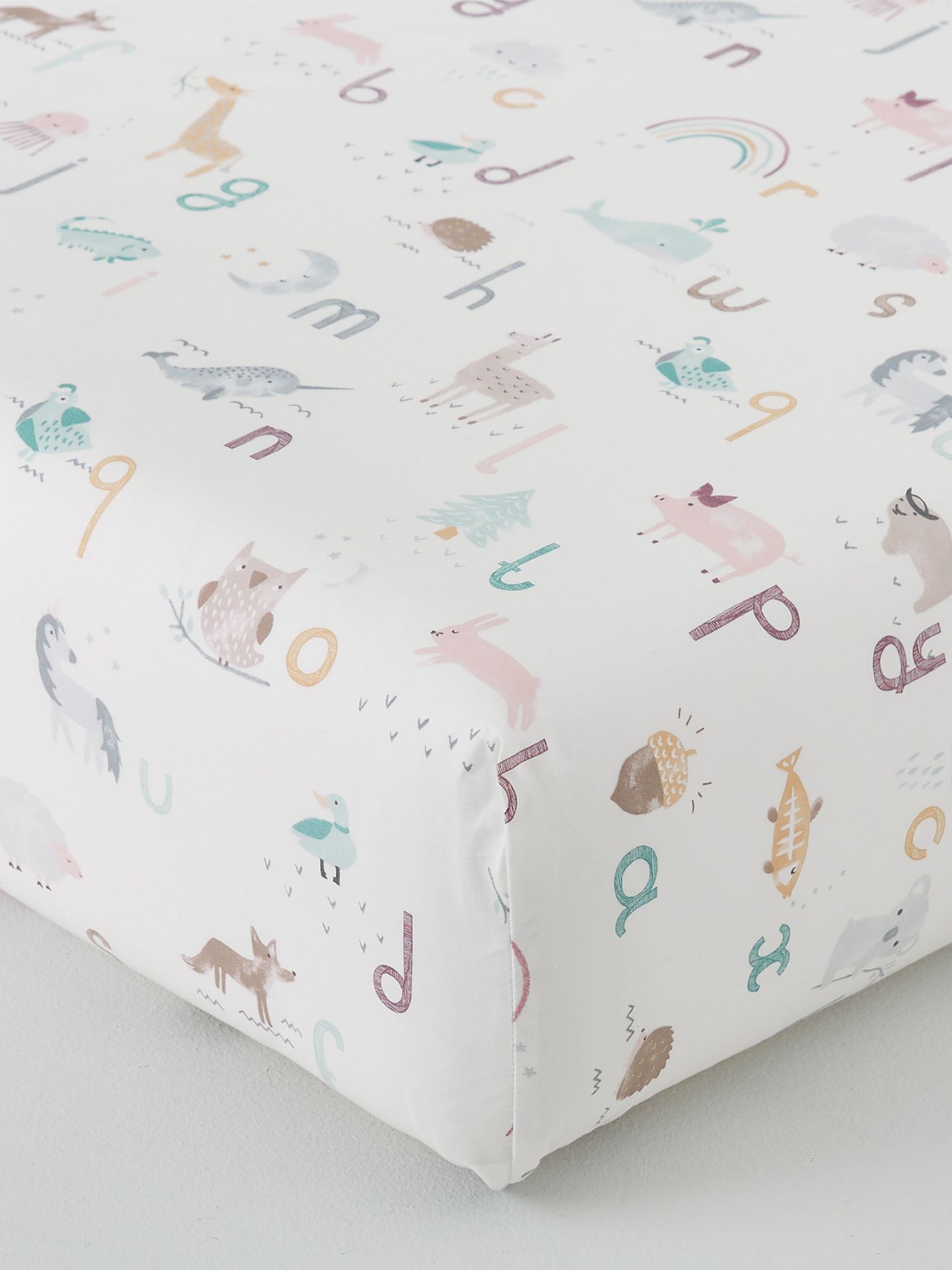 Pottery Barn Kids Quincy Animal Alphabet Fitted Crib Sheet, 70 x 132cm