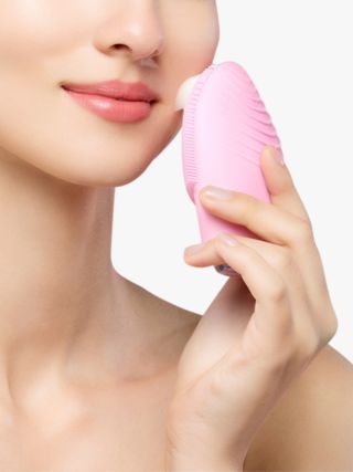FOREO LUNA 3 Sonic Facial Cleanser Anti-Ageing Massager, Normal Skin 4
