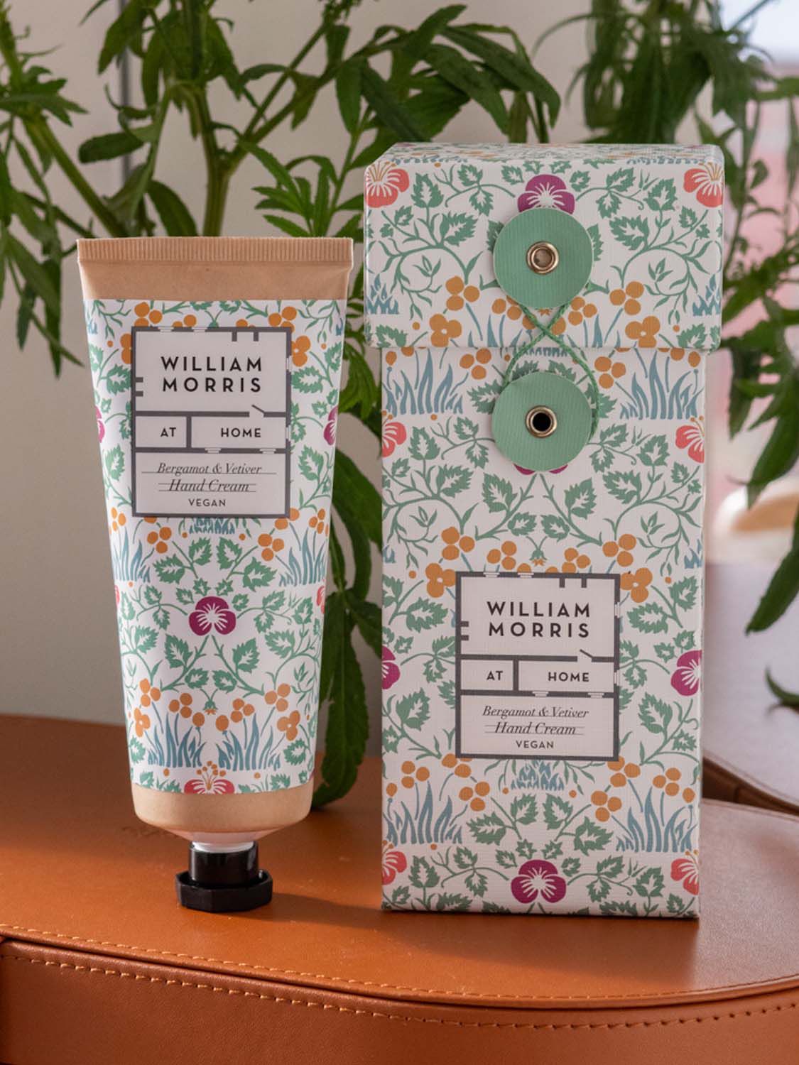 William Morris At Home Golden Lily Hand Cream, 100ml 4
