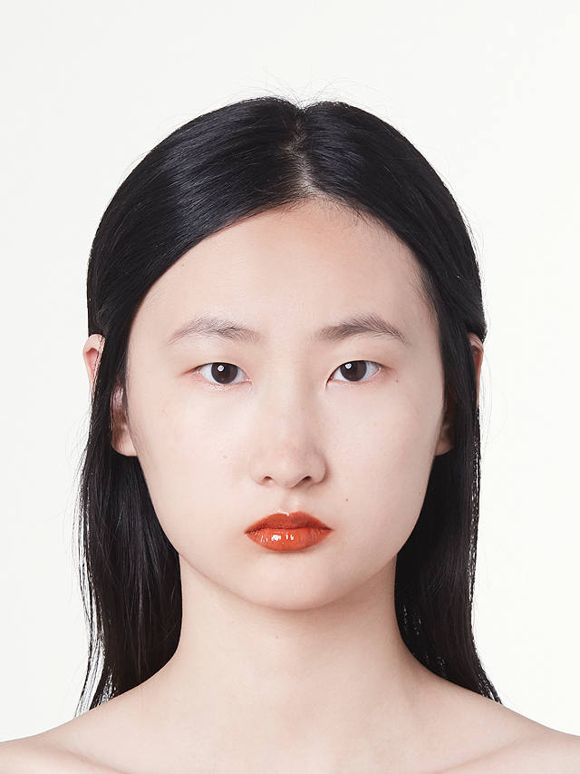Gucci Rouge de Beauté Brillant High-Shine Lipstick, 307 Louise Orange 4