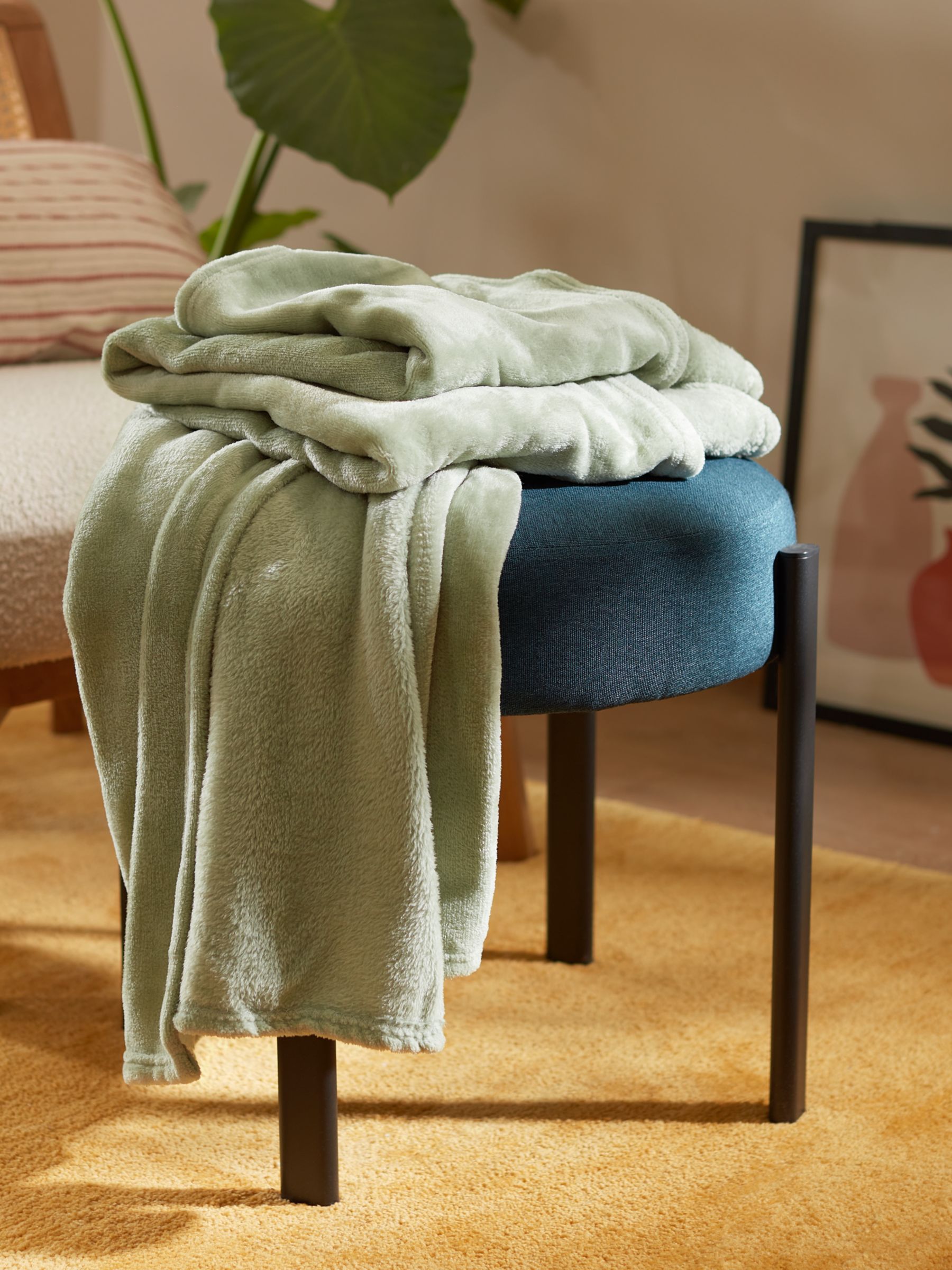 Green Throws, Blankets & Bedspreads