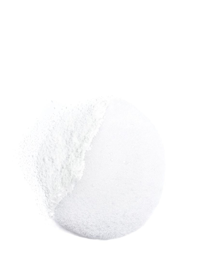 CHANEL N°1 De CHANEL Powder-To-Foam Cleanser Cleanses