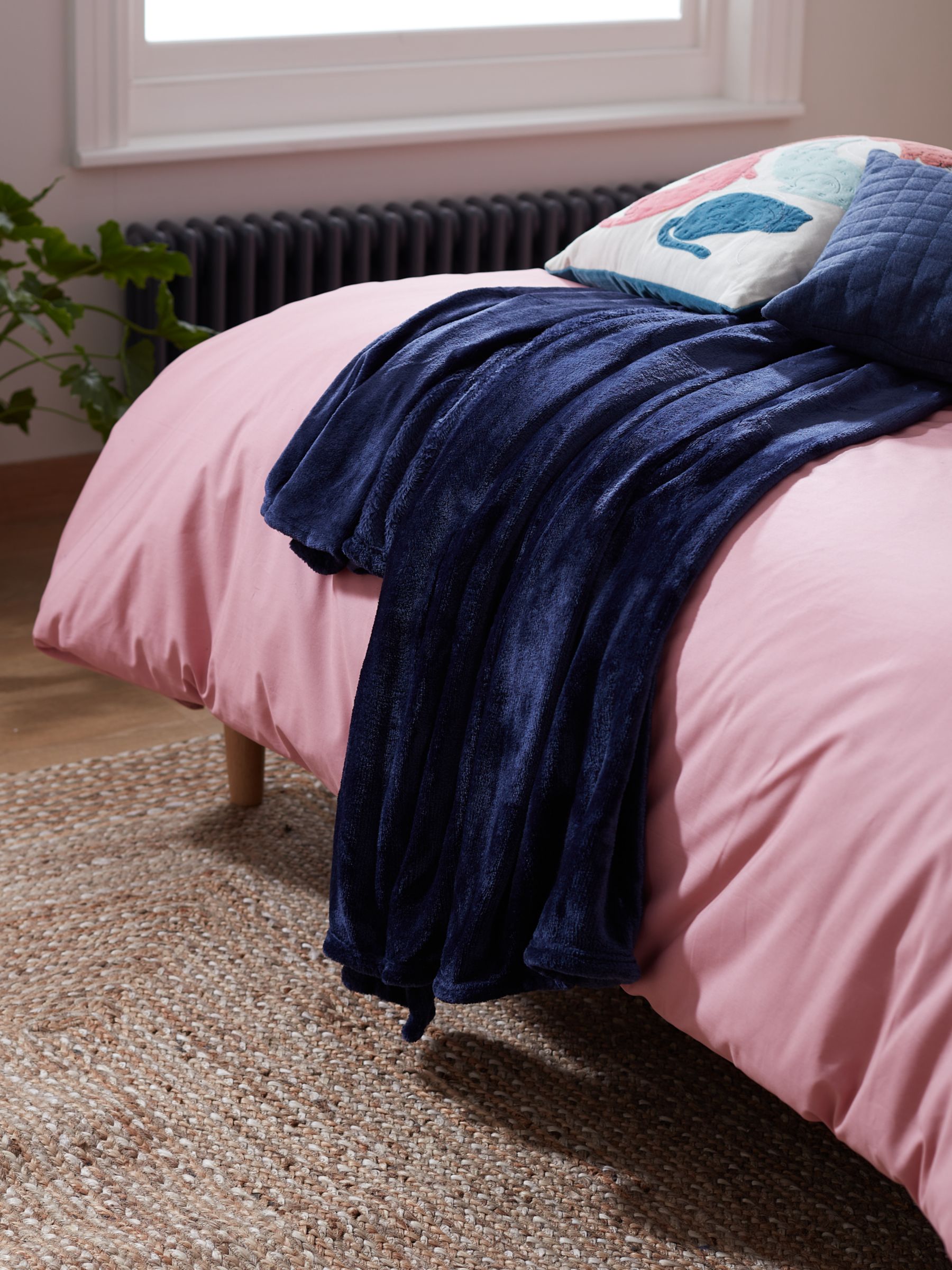 Throws, Blankets & Bedspreads, Bedding