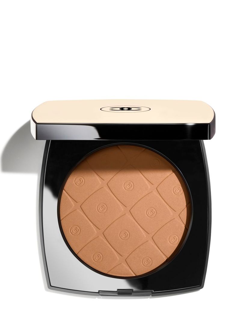 CHANEL Les Beiges Oversize Healthy Glow Sun-Kissed Powder for a Healthy Sun-Kissed Glow. Face and Body