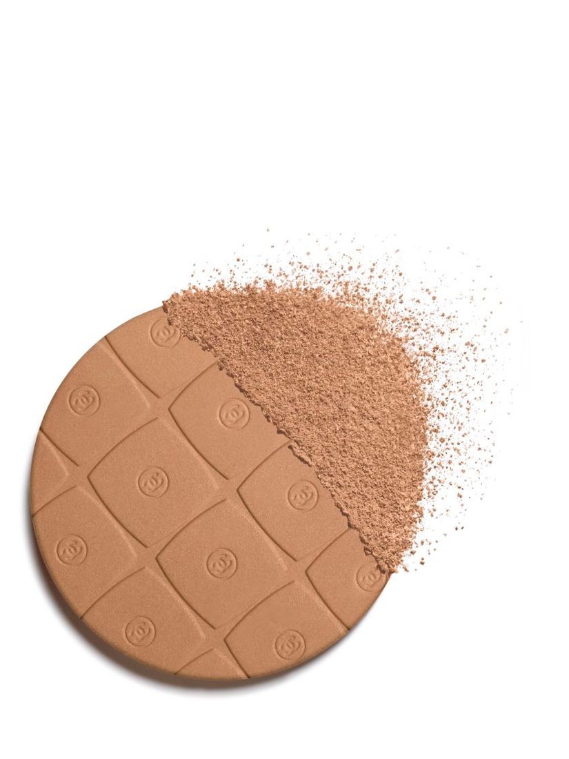 CHANEL Les Beiges Oversize Healthy Glow Sun-Kissed Powder for a