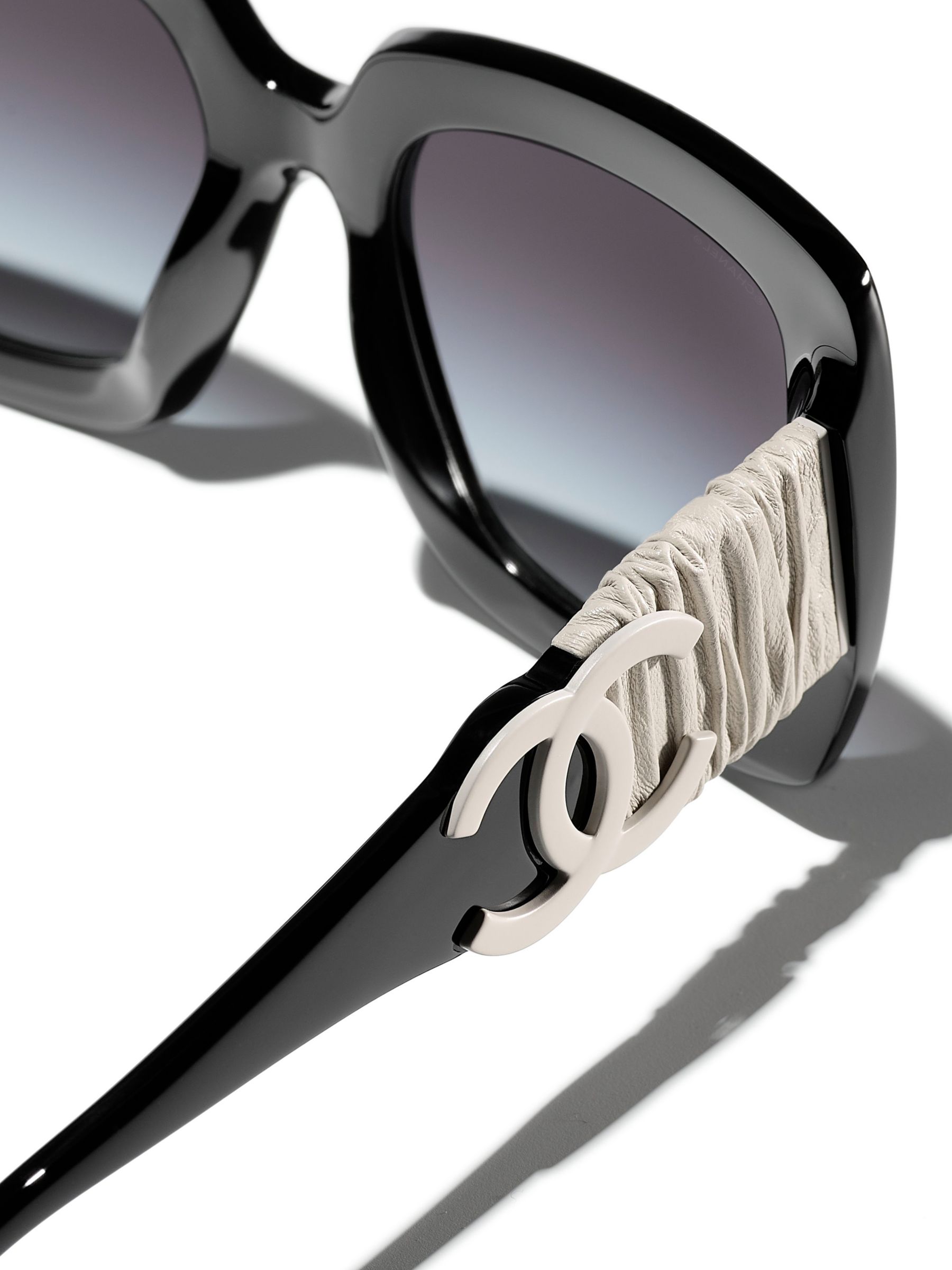 Chanel Hamptons CC Rectangular Sunglasses (SHF-LOBztl) – LuxeDH