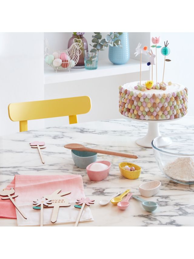 https://johnlewis.scene7.com/is/image/JohnLewis/SS18_CS_BAKING_EASTERalt10?wid=640&hei=853