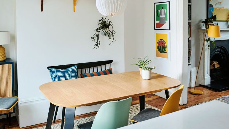 A versatile dining table for working on