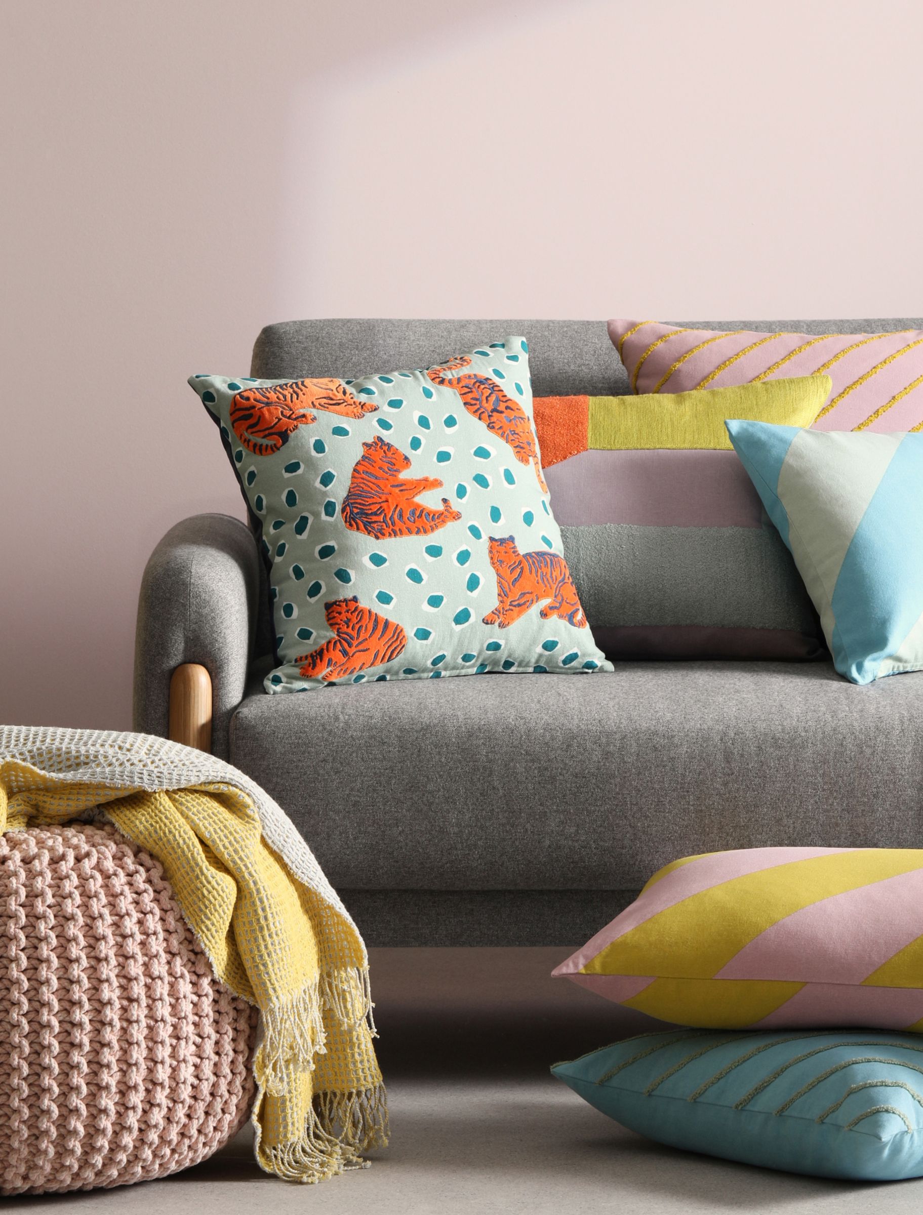how to style your sofa with cushions