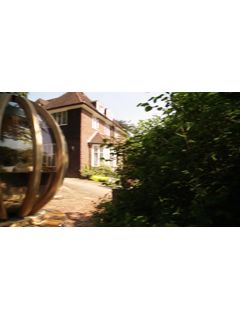 Farmer's Cottage Rotating Sphere 7-Seater Garden Pod
