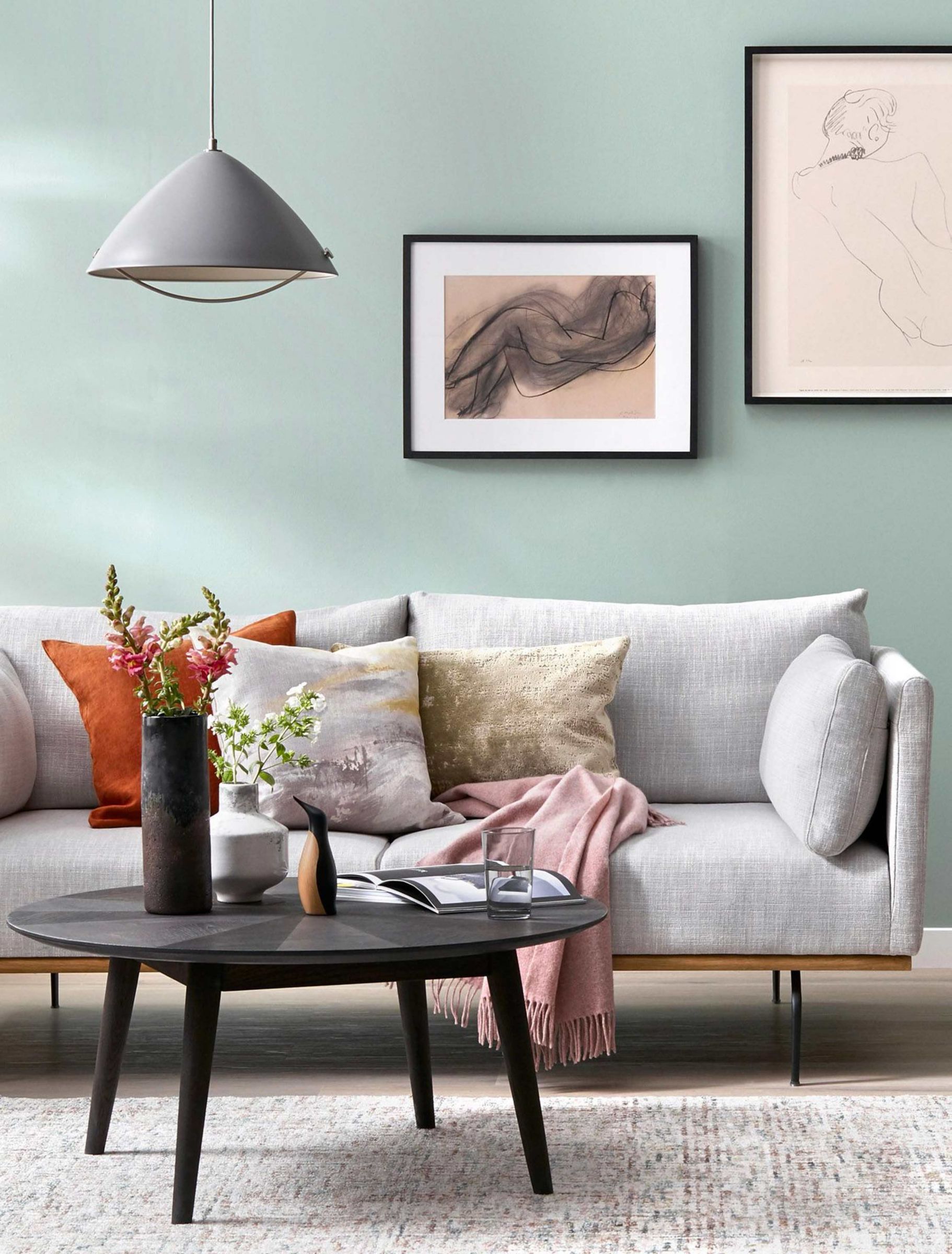 Stylish living room, with on-trend accessories and assortment of accessories