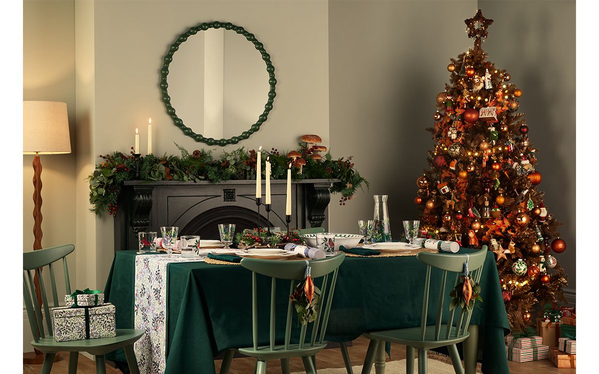 Dining room with Christmas setting