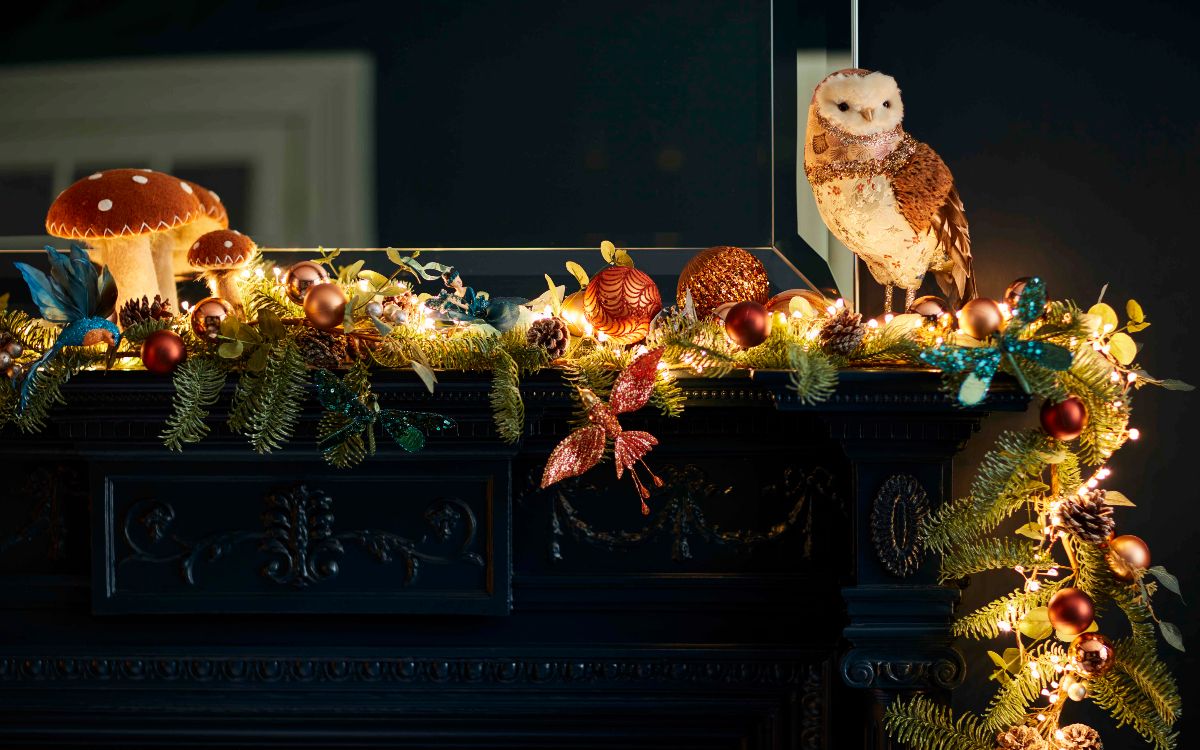 how to style your mantlepiece for Christmas