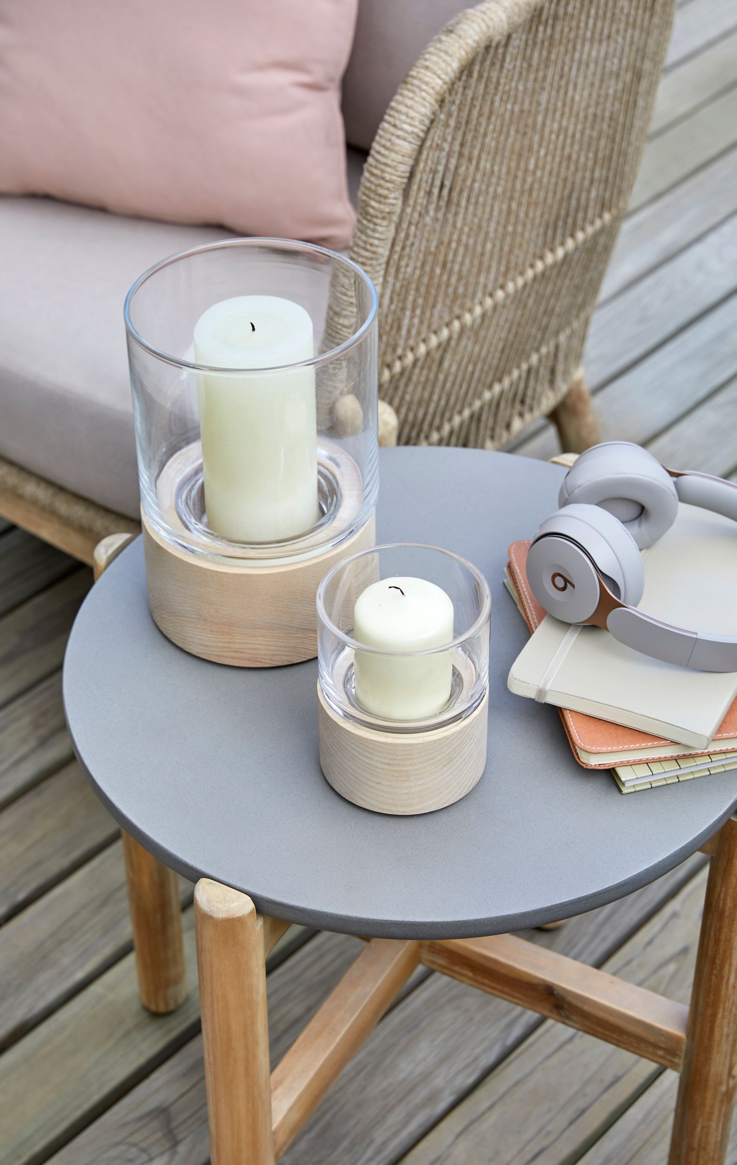 Outdoor living side tables